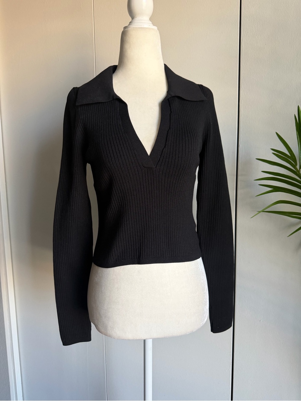 Babaton Black Ribbed V-Neck Collared Long Sleeve Top